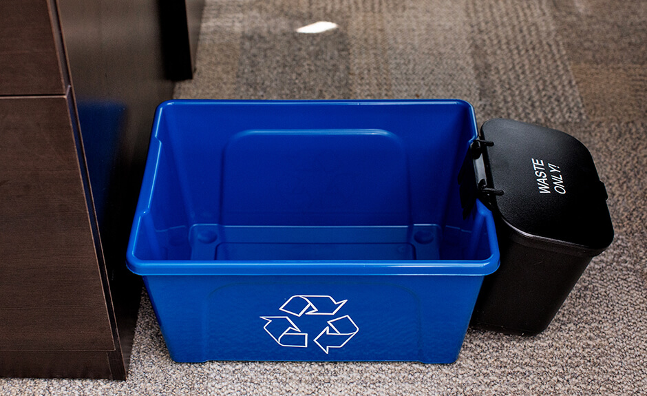 Busch Systems Deskside Recycler container in blue with black hanging waste basket attached