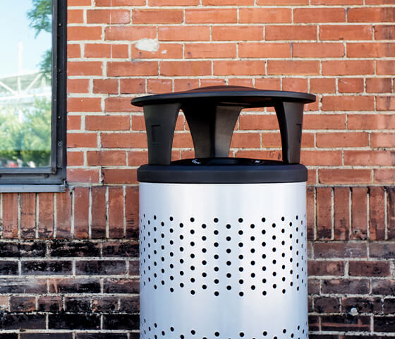 Busch Systems Portland single waste container with black canopy lid